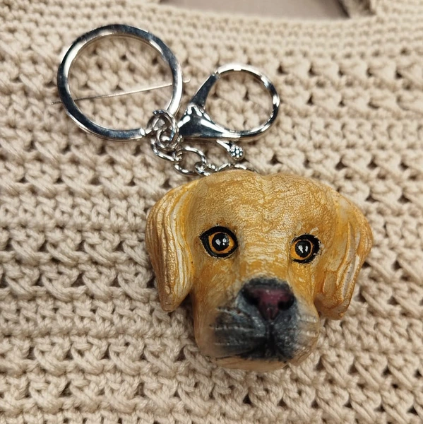 Llaveros tallados y pintados a mano