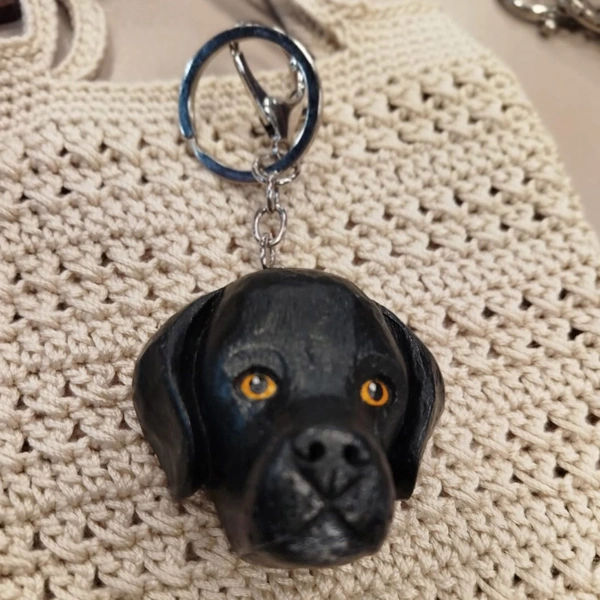 Llaveros tallados y pintados a mano