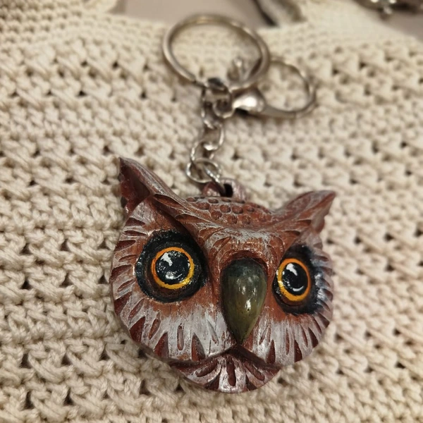 Llaveros tallados y pintados a mano